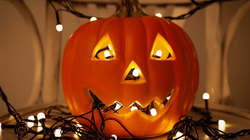 Spooky Romance: 7 Memorable Halloween Date Ideas