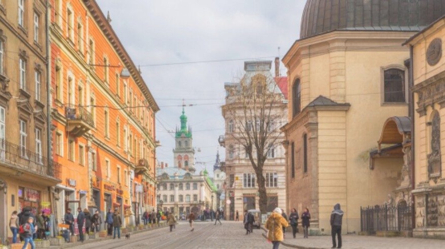 Meet Her in Person: Why Dream Singles Tours is Booking Fast